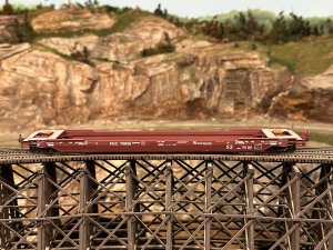 Aurora Miniatures 311027 - HO TrentonWorks 53' All-Purpose Well Car - FEC #70720 (Red)