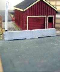Osborn Model Kits 1087 - HO Concrete Barriers - Kit - 16 Pack