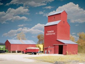 Walthers Cornerstone 3036 - HO Scale Farmers Cooperative Rural Grain Elevator -- Kit - Elevator: ...