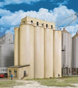 Walthers Cornerstone 2942 - HO Scale Modern Grain Head House w/Silos -- Kit - 9-1/2 x 5 x 11" 24....