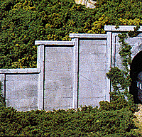 Woodland Scenics 1258 -  Retaining Walls (Hydrocal Plaster Castings) pkg(3) -- Concrete