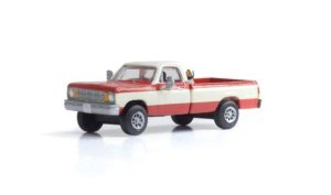 Woodland Scenics 1260 - HO Truck - Modern Era Vehicles -- Red, White
