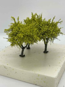Martin Welberg Scenic Studios TSLG2 - Fine Scale Tree - Small - Light Green - 6cm-8cm - 3 pcs