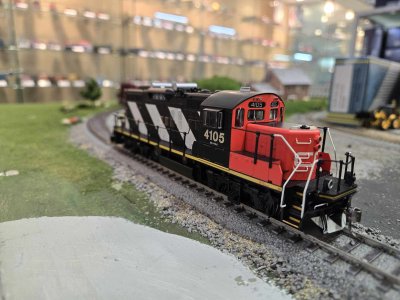 Rapido 41008 - HO GP9RM - DCC Ready - Canadian National (Stripes) #4110