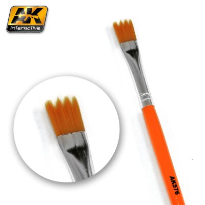 AK Interactive 576 Saw Shape Weathering Brush