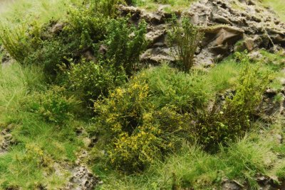 Martin Welberg Scenic Studios WB-PW241 - Layered Tufts - Spring w/ Weeds - 2mm-4mm - 1 Sheet