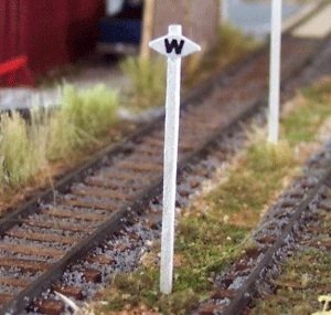 Osborn Model Kits 1047 - HO Canadian Pacific Whistle Sign - Kit - 5 Pack