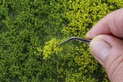 Martin Welberg Scenic Studios MB-PW601 - Tufts - Spring w/ Weeds - 6mm - Multi-Pak