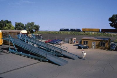 Walthers Cornerstone 4144 - HO Automobile Transloading Terminal Kit 