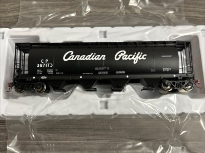 Rapido 127014-4 - HO Canadian Pacific (Delivery) 3800 CU FT Hopper 387173