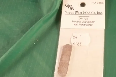 Great West Models Inc DP 128 - Modern Gas Island with Metal Edge - Unpainted (Sarah's Sale Shelf)