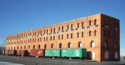 Downtown Deco 2010 - N Scale Shipping Warehouse Flat -- Kit - 3-1/2 x 28" 8.9 x 71.1cm