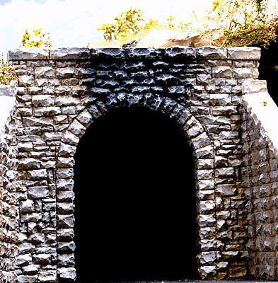 Chooch 9760 - N Scale Single-Track Random Stone Tunnel Portal 2-Pack -- 2-3/4 x 2-1/2" 7 x 6.4cm